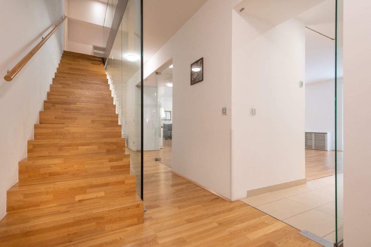 - Schwarzenbergplatz Apartment Wien